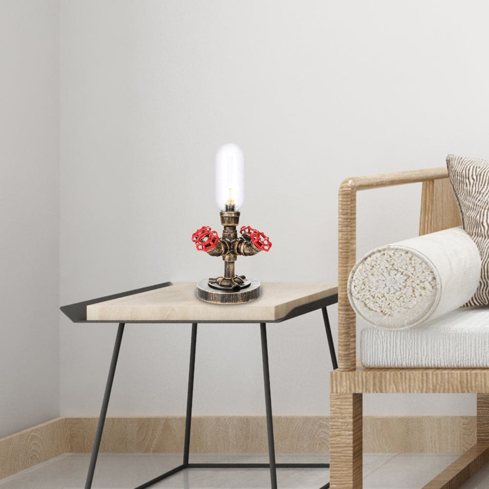 Elegante Metall-Tischlampe mit Industrie-Schirm