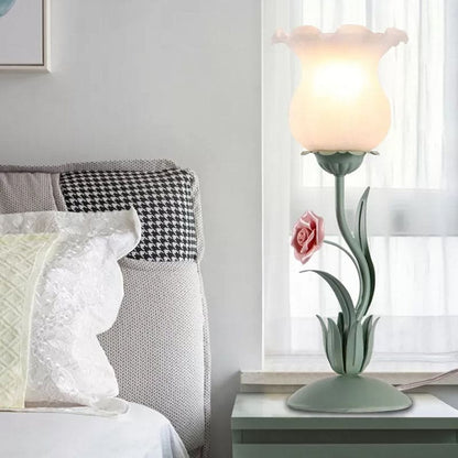 Blumige Tischleuchte für Schlafzimmer