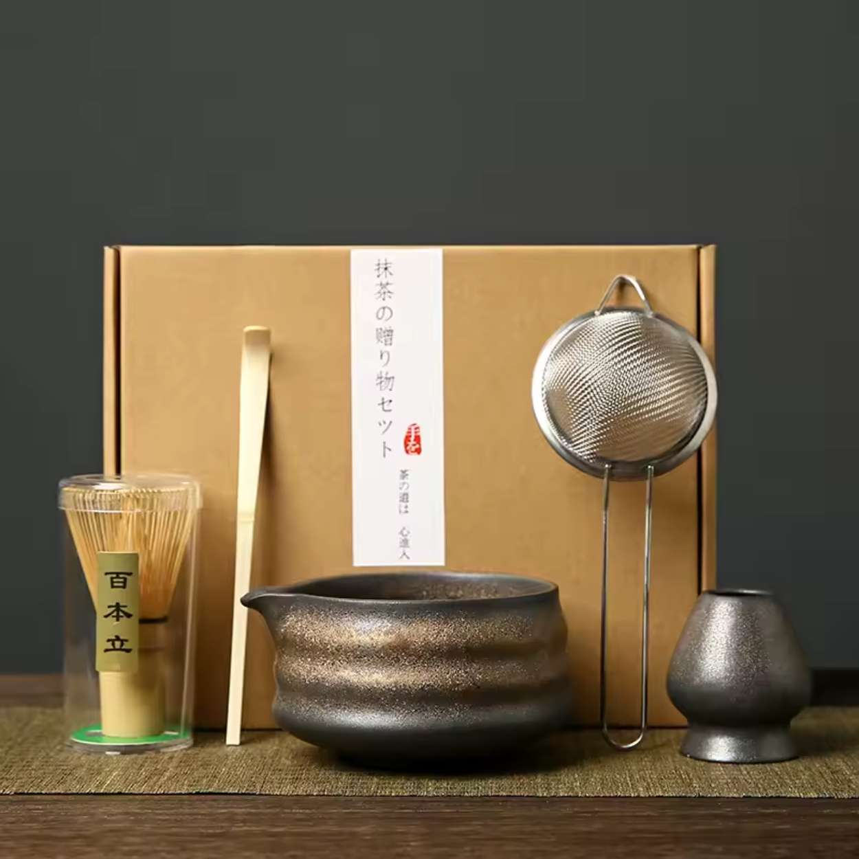 Traditionelle japanische Matcha-Teekanne und Zubehör
