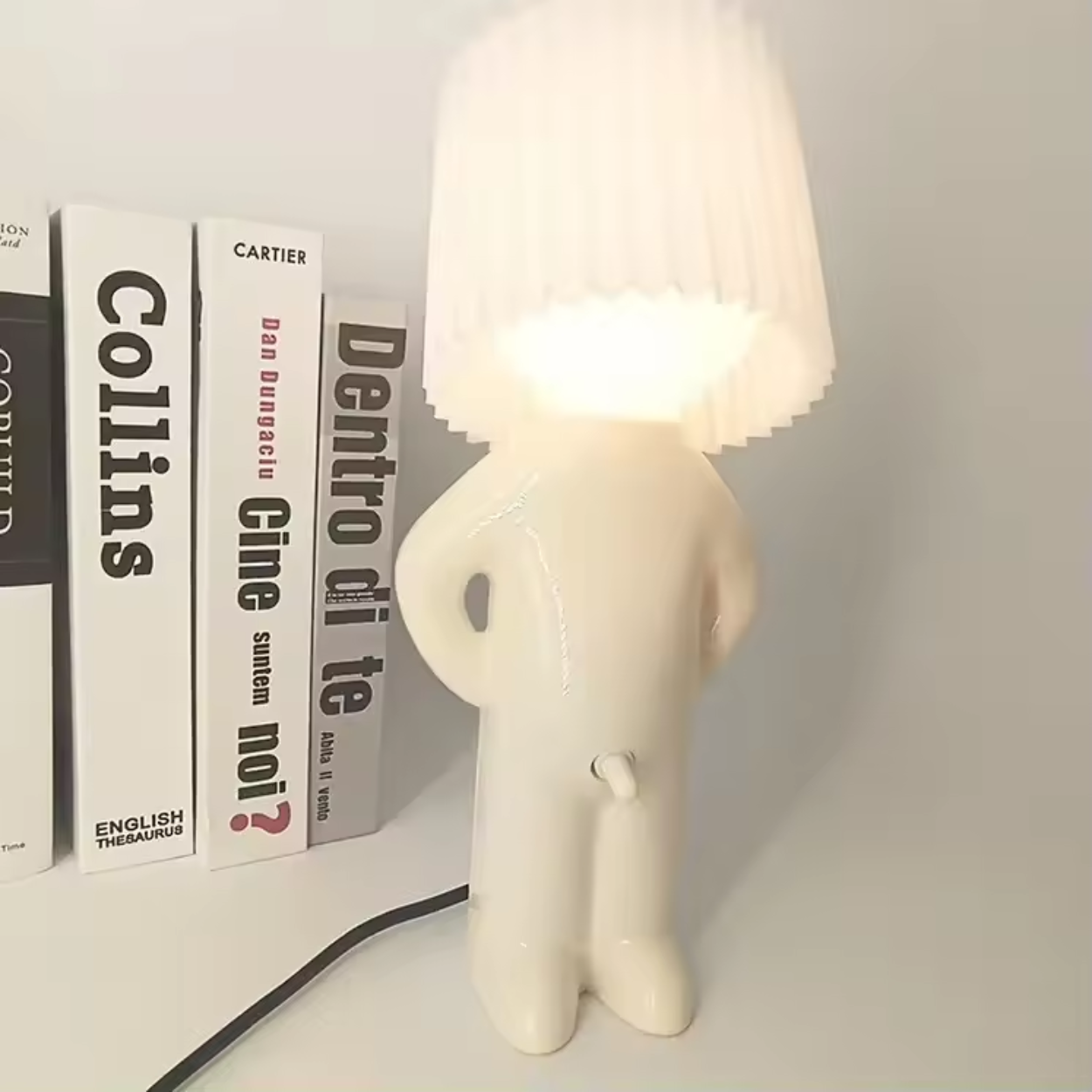 Originelle Schreibtischlampe in Figurenform