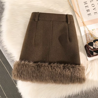 Kurzer, eleganter Winterrock für Damen mit Pelzkragen