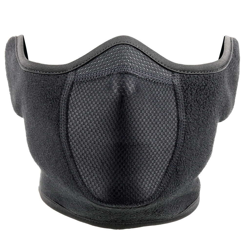 Maske und warme Thermoschicht für den Winter
