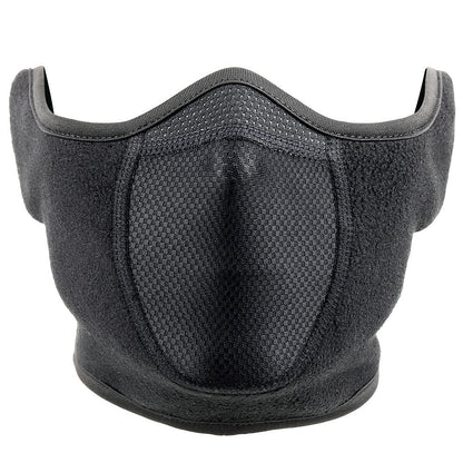 Maske und warme Thermoschicht für den Winter