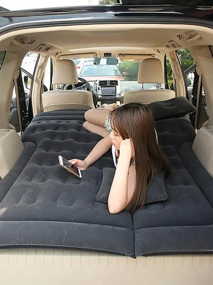 Aufblasbare Kofferraum-Matratze fürs Camping im Auto